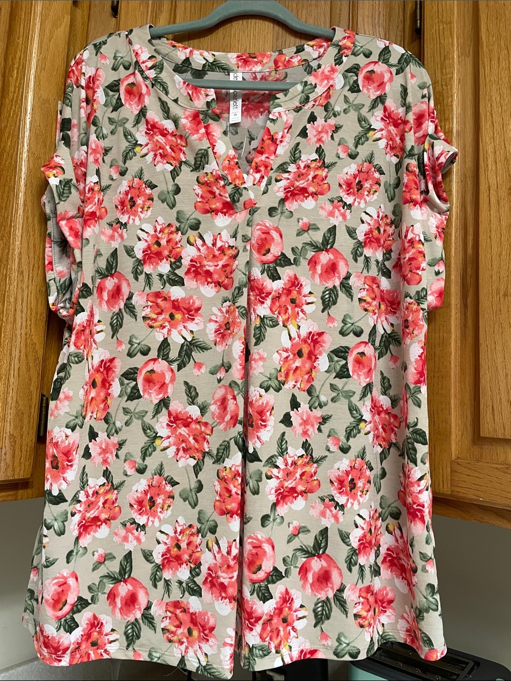 Dear Scarlett Floral V-Neck Short Sleeve Top Pink & Green Wrinkle Free XL